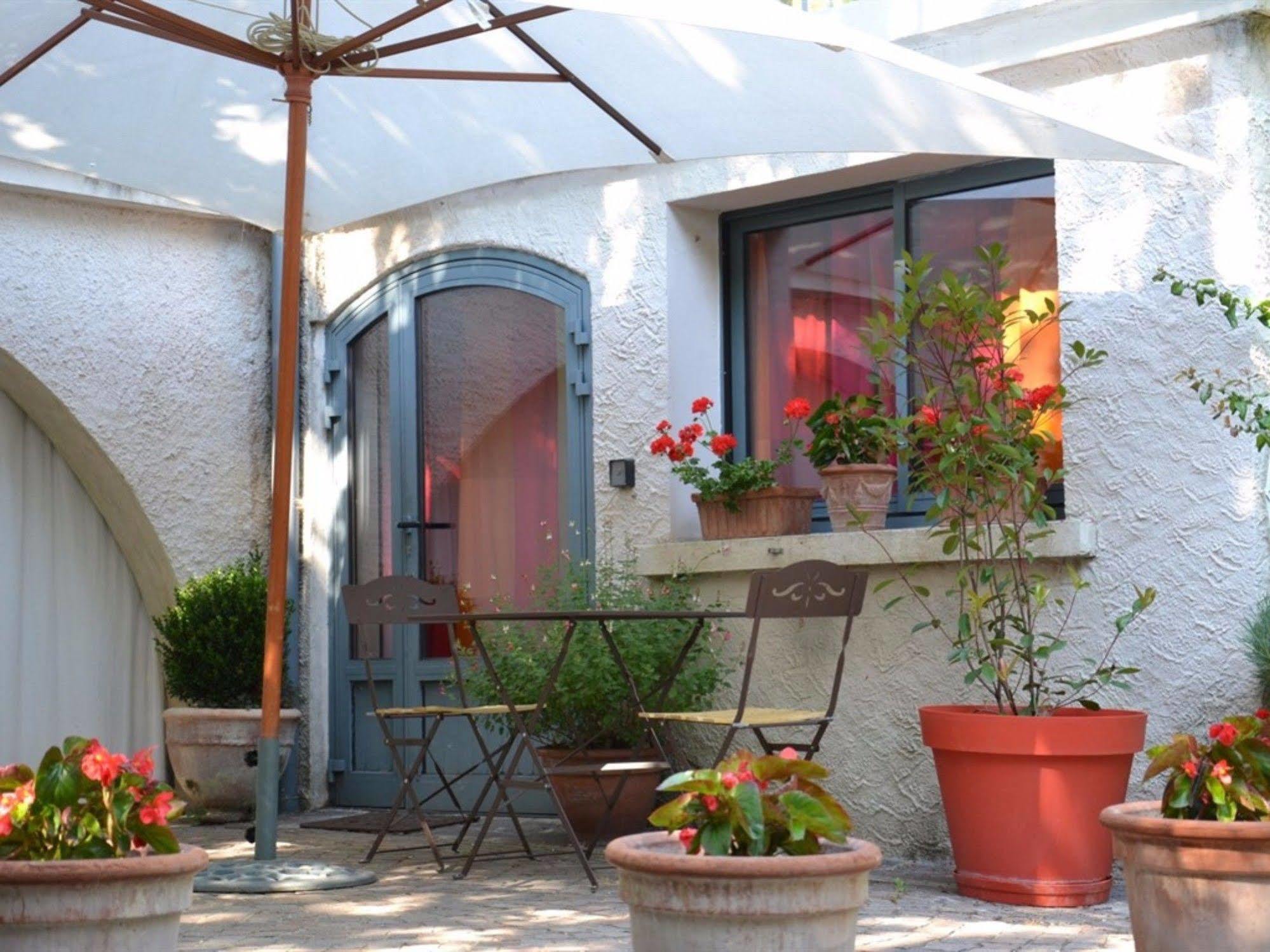 La Deviniere Hotel Donzere Exterior photo